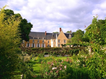 Château de la Barre - B&B & Apartamentos in Conflans sur Anille, Loire Valley -  Pays de la Loire