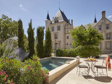 Chateau Les Carrasses - Hotel Castelo in Quarante, Languedoc-Roussillon