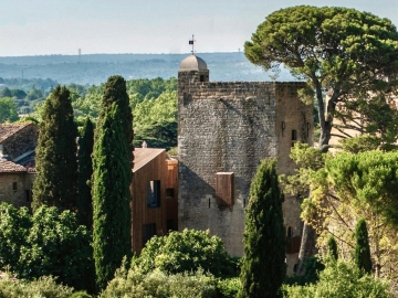 Tour Sarrazine de Montaren - Bed & Breakfast in Uzès, Languedoc-Roussillon