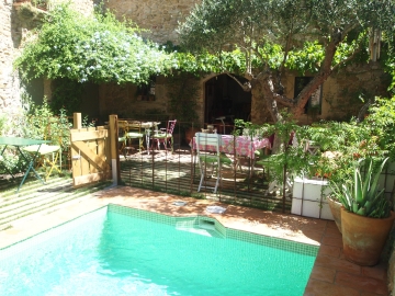 Casa Migdia - Bed & Breakfast ou casa inteira in Sant Jordi Desvalls, Catalunha