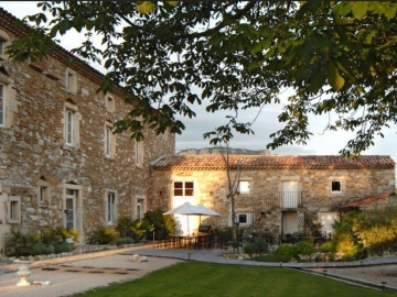 Le Prieuré des Sources - Bed & Breakfast in La Répara-Auriples, Ródano-Alpes