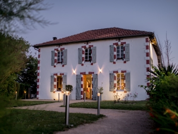 Hotel Lodge La Petite Couronne - Hotel Boutique in Saint Cricq Chalosse, Aquitânia